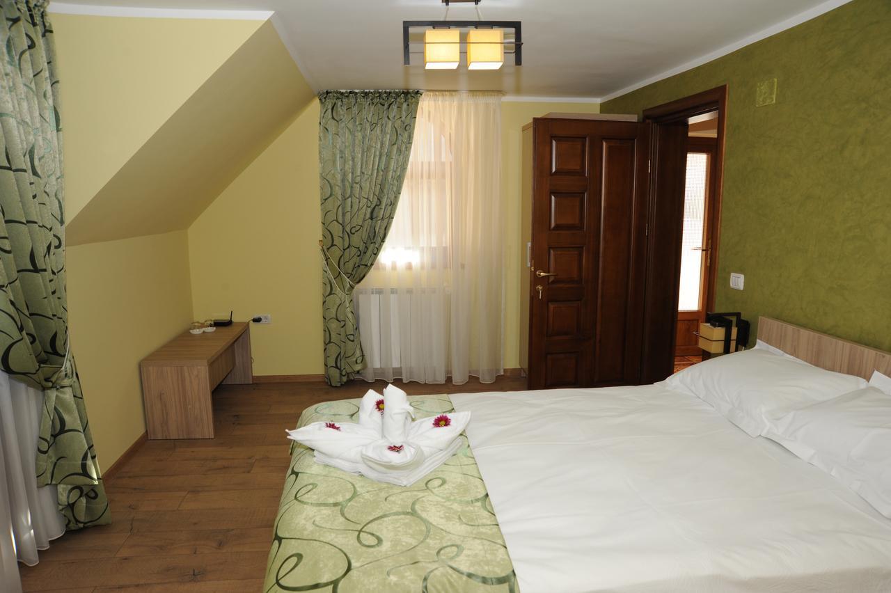 Bed and Breakfast Castelul De Smarald Pangaracior Exterior foto