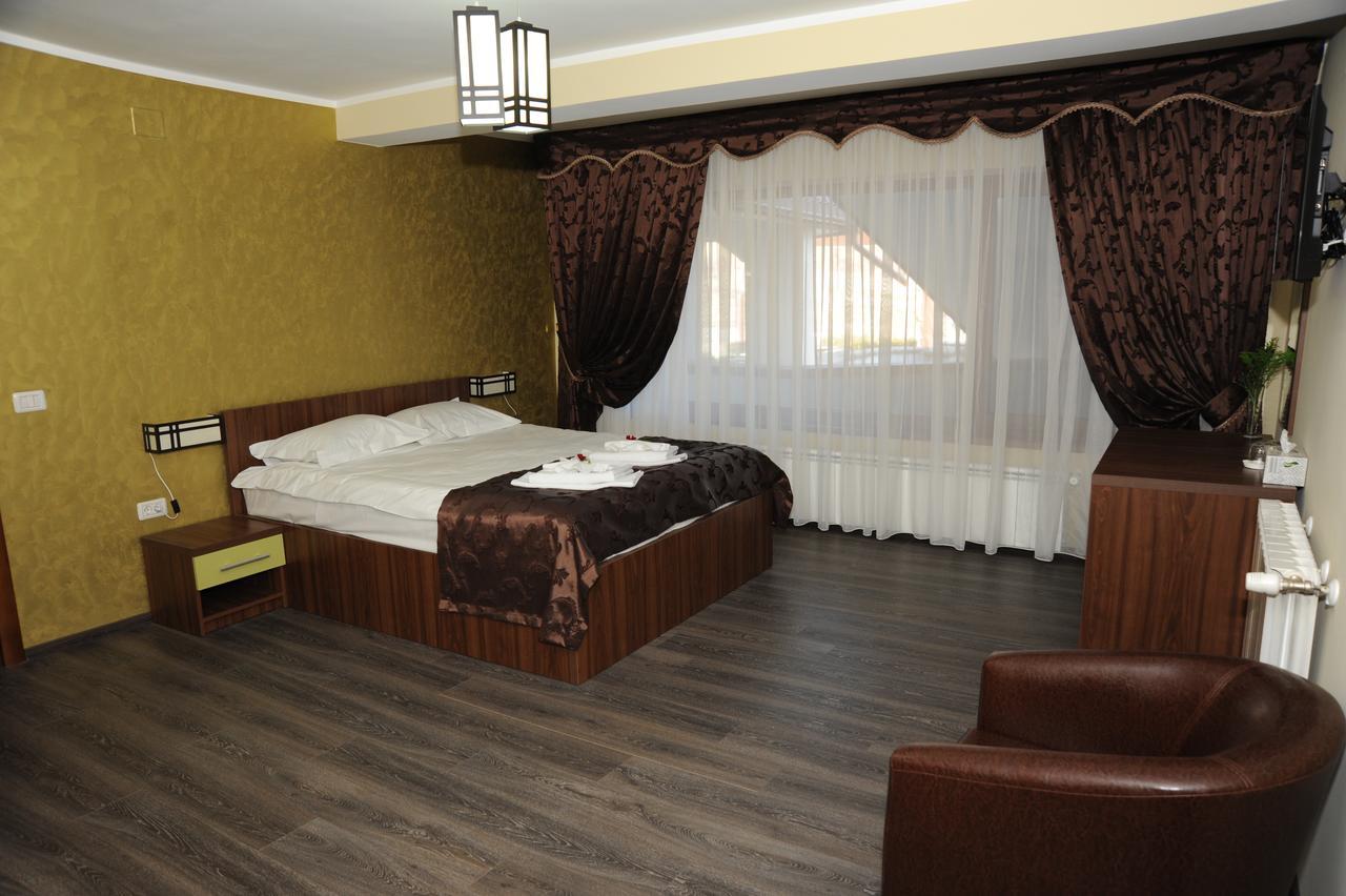 Bed and Breakfast Castelul De Smarald Pangaracior Exterior foto